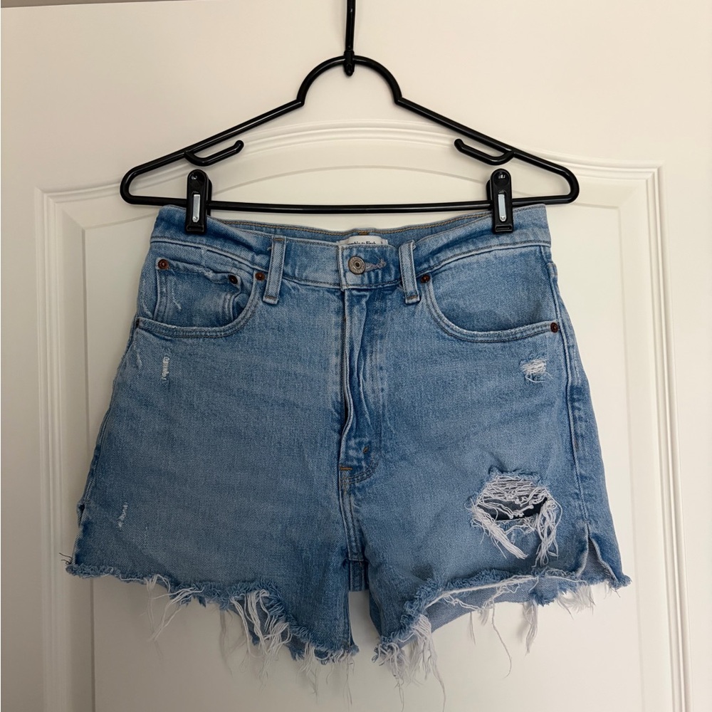 Abercrombie & Fitch Light Blue 4” Mom Short High Rise